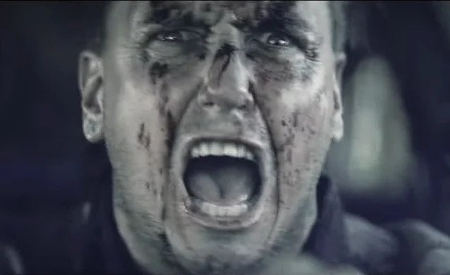 Membrii trupelor PAPA ROACH, FIVE FINGER DEATH PUNCH într-un nou trailer pentru filmul horror 'The Retaliators'