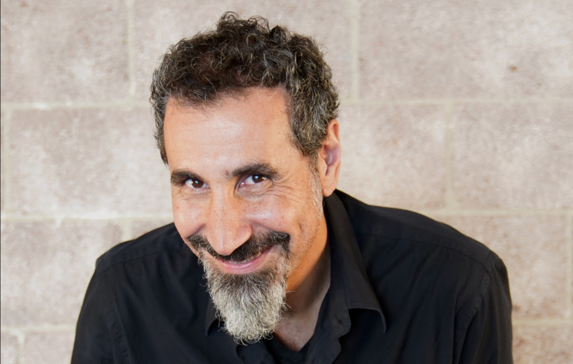Serk Tankian are speranța că System of A Down "va scoate ceva nou în viitor" - Contemporary-Establishment